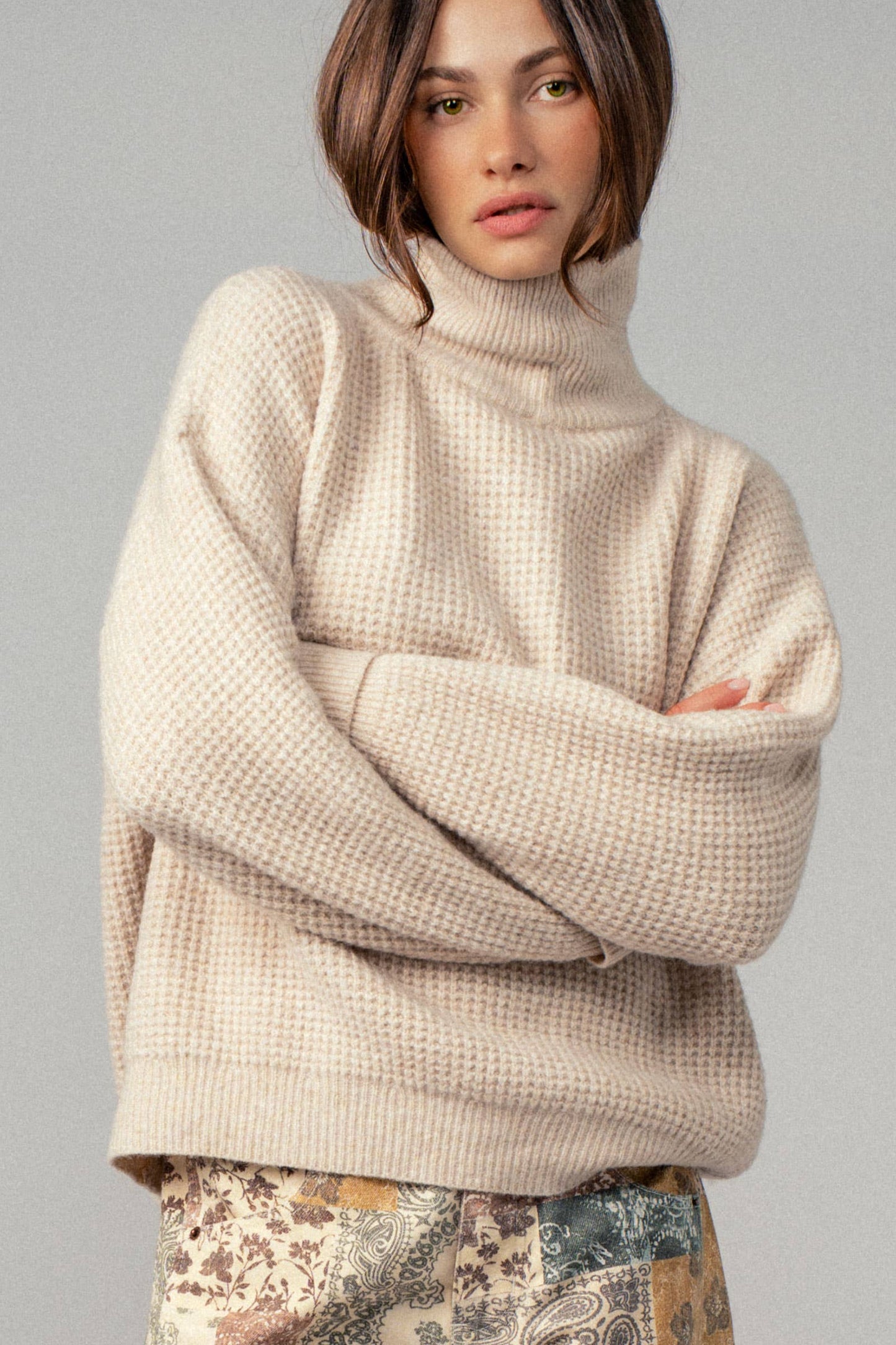 Urban Daizy - Relaxed Waffle Knit High Neck Sweater