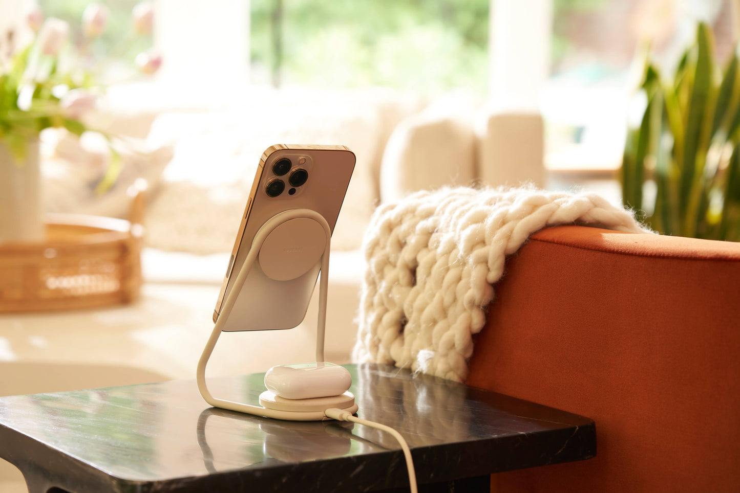 Courant - MAG:2 - Essentials Linen Wireless Charger Stand (Magnetic)