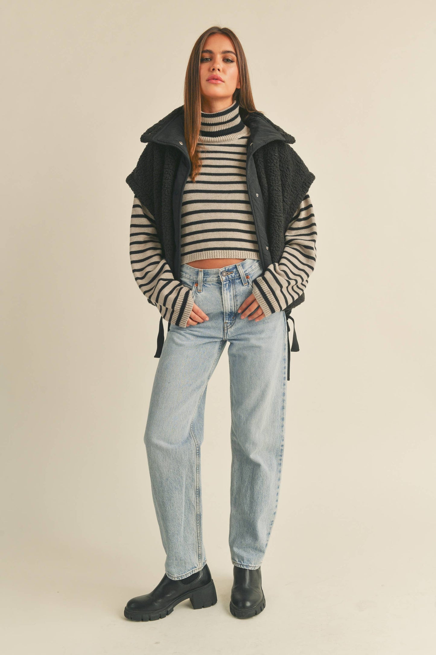 MIOU MUSE - TEDDY FABRIC UTILITY VEST JACKET