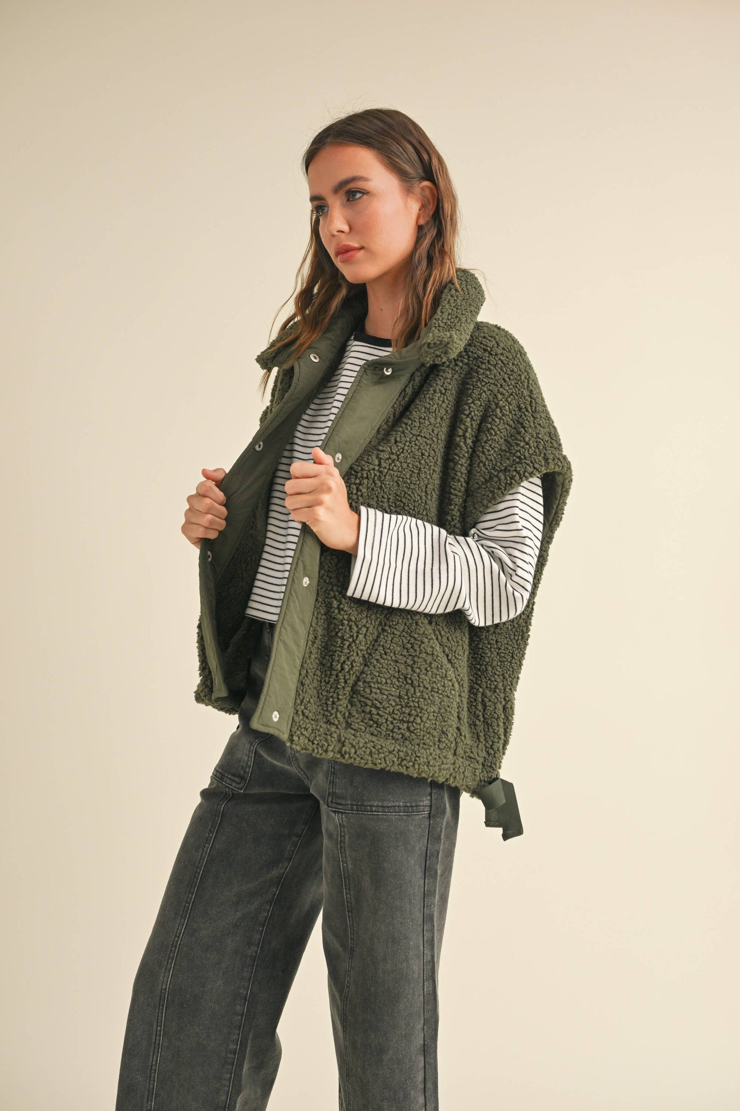 MIOU MUSE - TEDDY FABRIC UTILITY VEST JACKET