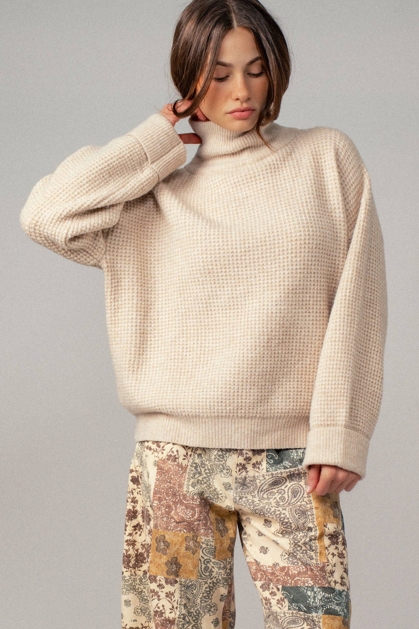 Urban Daizy - Relaxed Waffle Knit High Neck Sweater