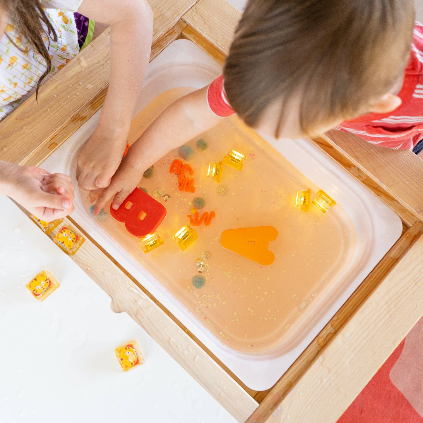 Glo Pals - Daniel Tiger's Neighborhood - Light-Up Cubes