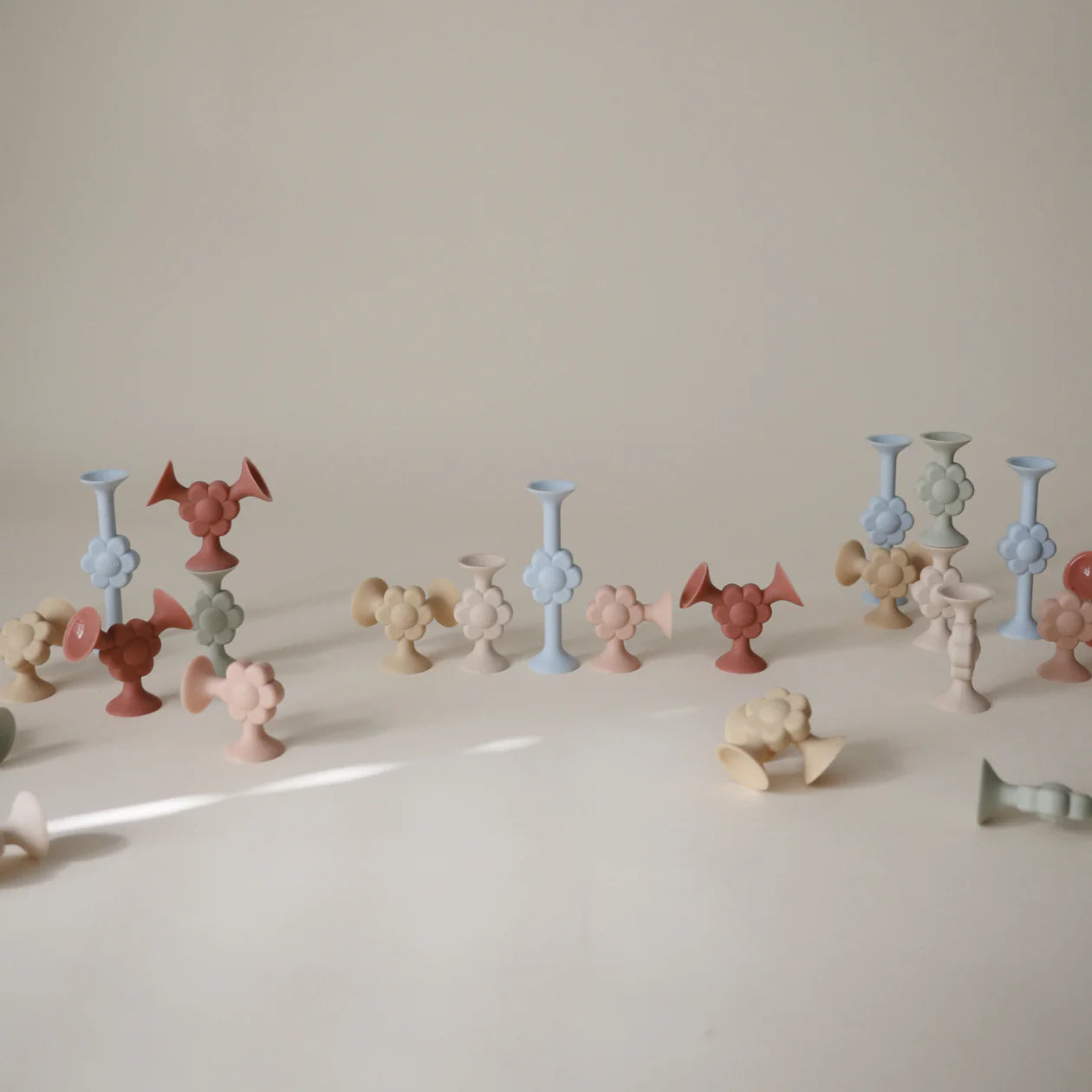 Mushie Silicone Suction Builders - Daisy