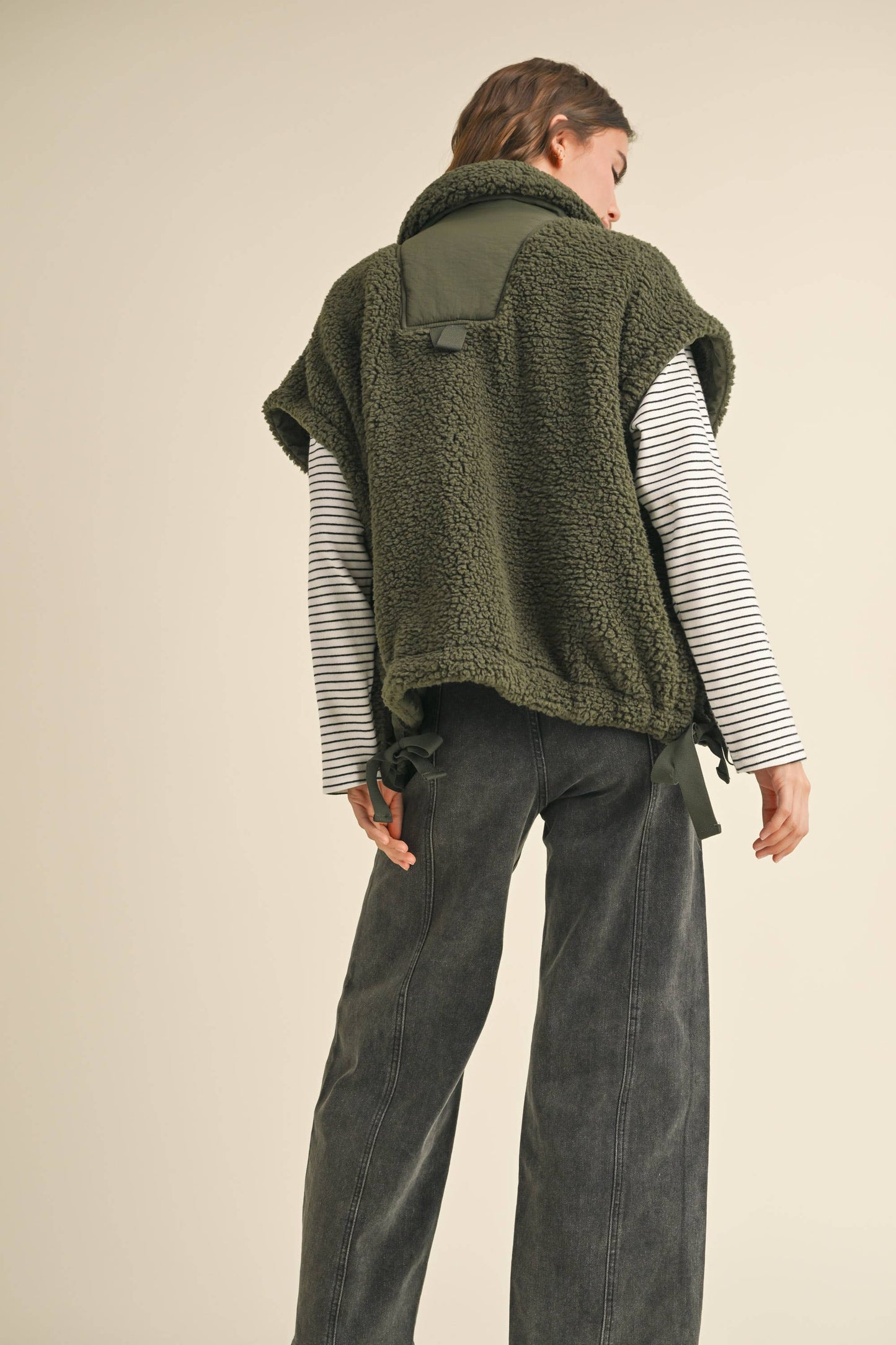 MIOU MUSE - TEDDY FABRIC UTILITY VEST JACKET