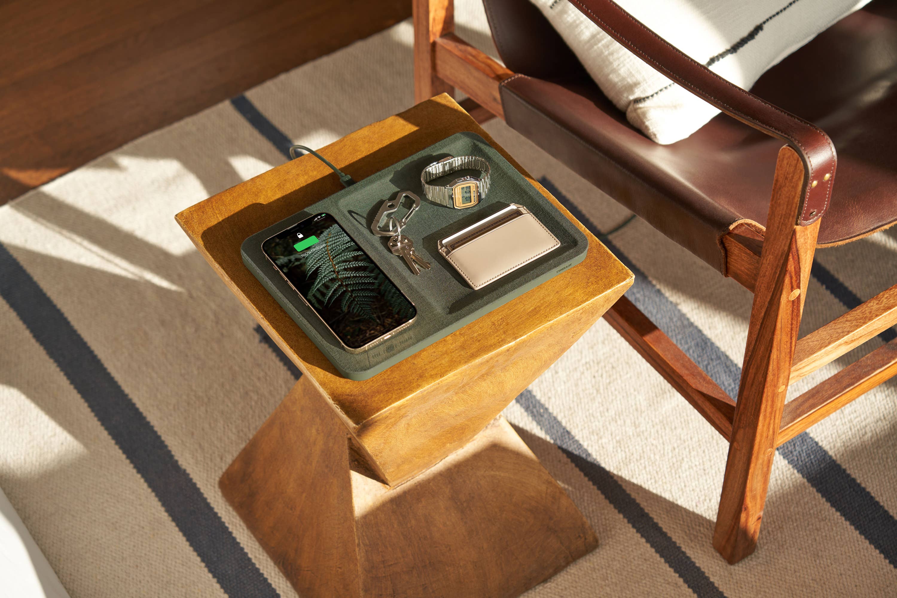 Courant - CATCH:3 - Essentials Linen Wireless Charger with Valet Tray