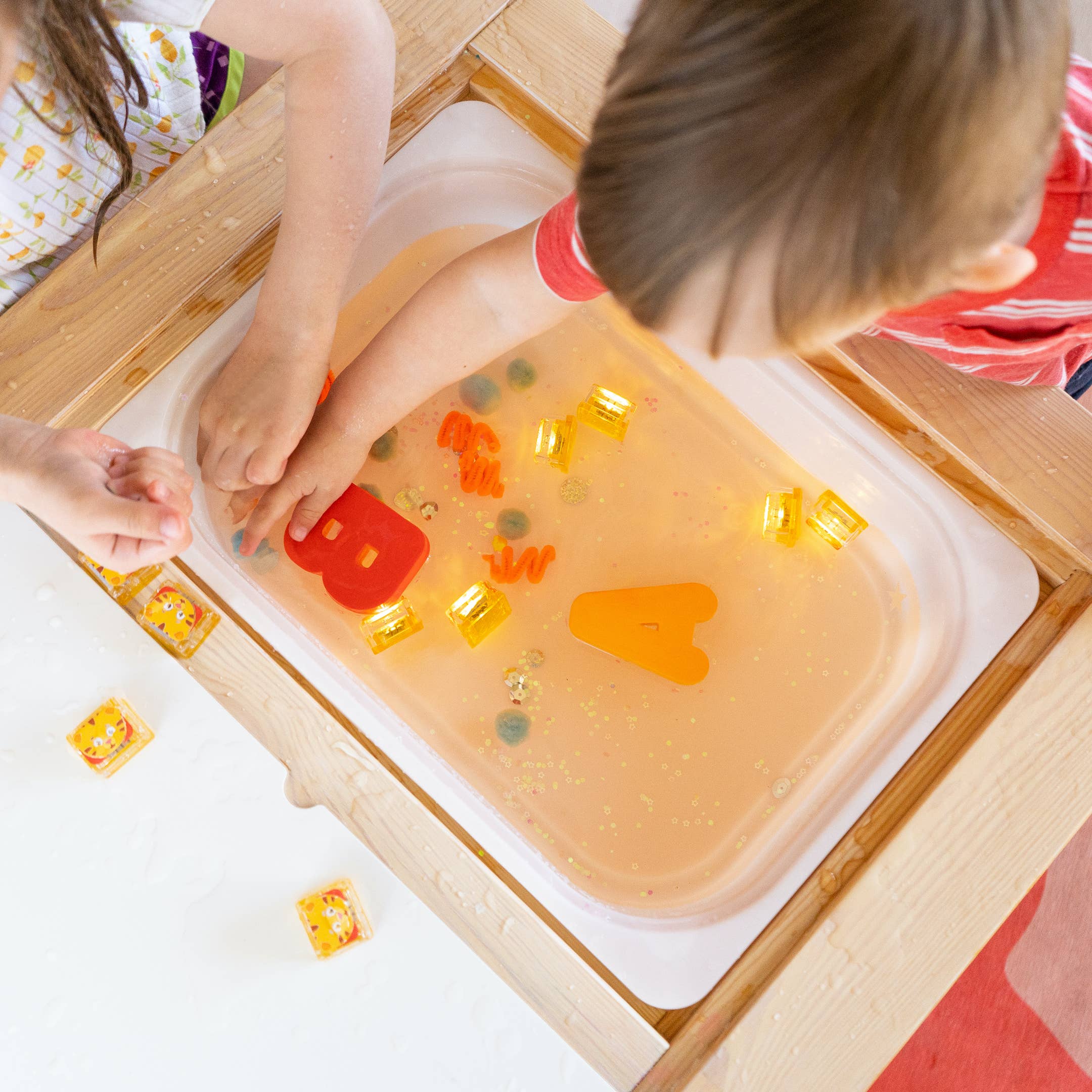 Glo Pals - Daniel Tiger's Neighborhood - Light-Up Cubes