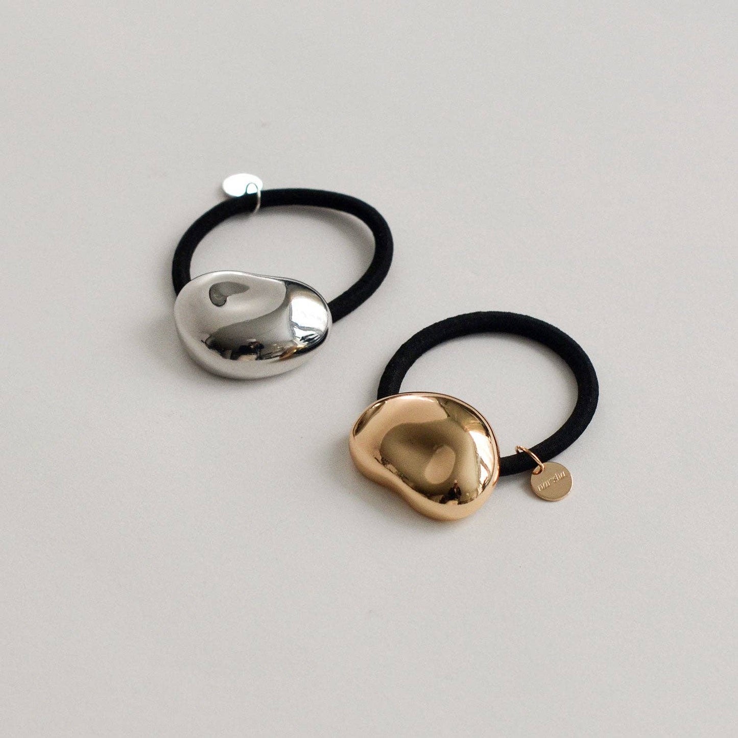 nar'sha - Pebble-Shaped Metal Cuff Hair Tie | Silver