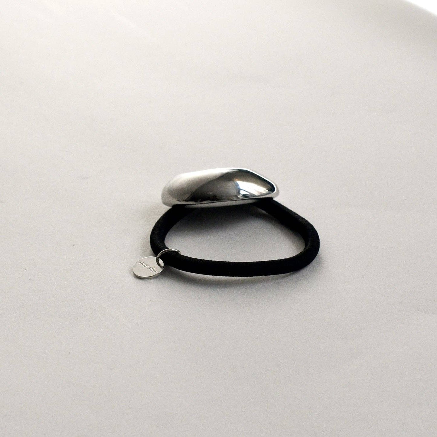 nar'sha - Pebble-Shaped Metal Cuff Hair Tie | Silver
