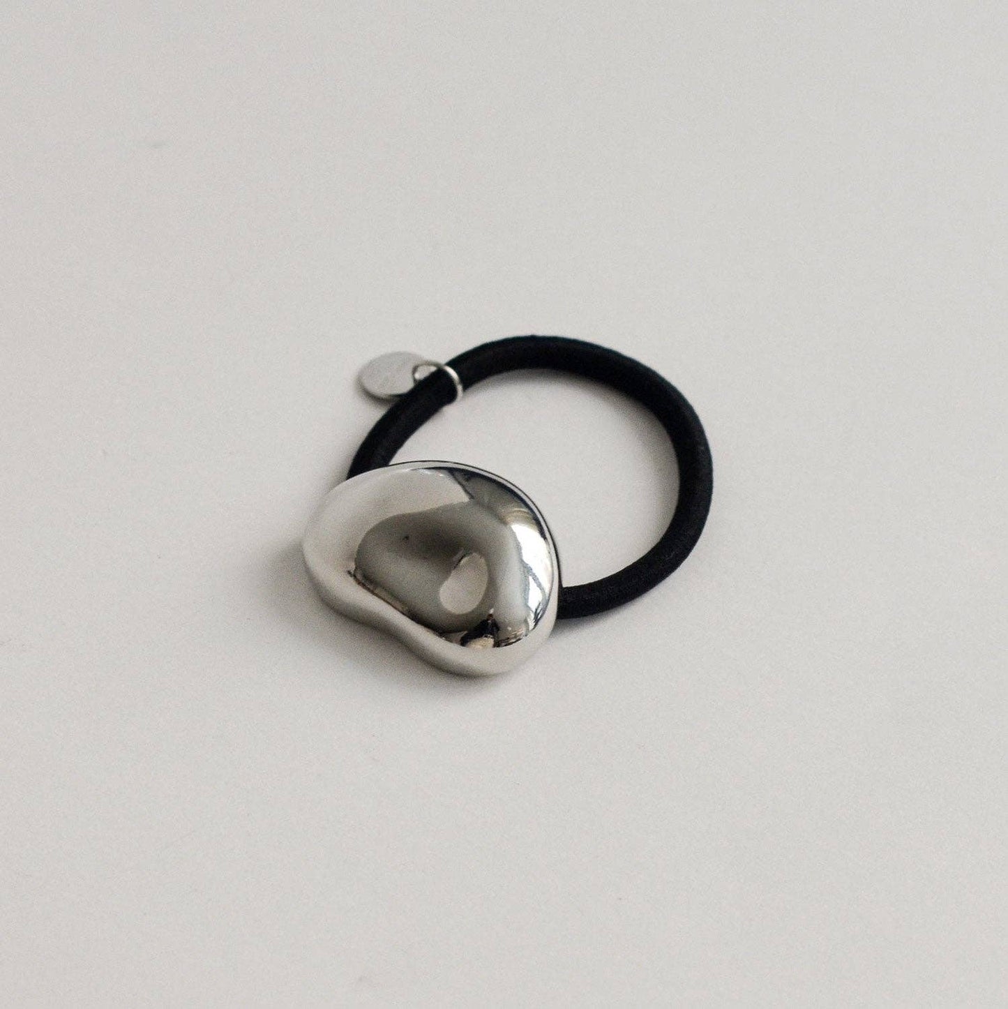 nar'sha - Pebble-Shaped Metal Cuff Hair Tie | Silver