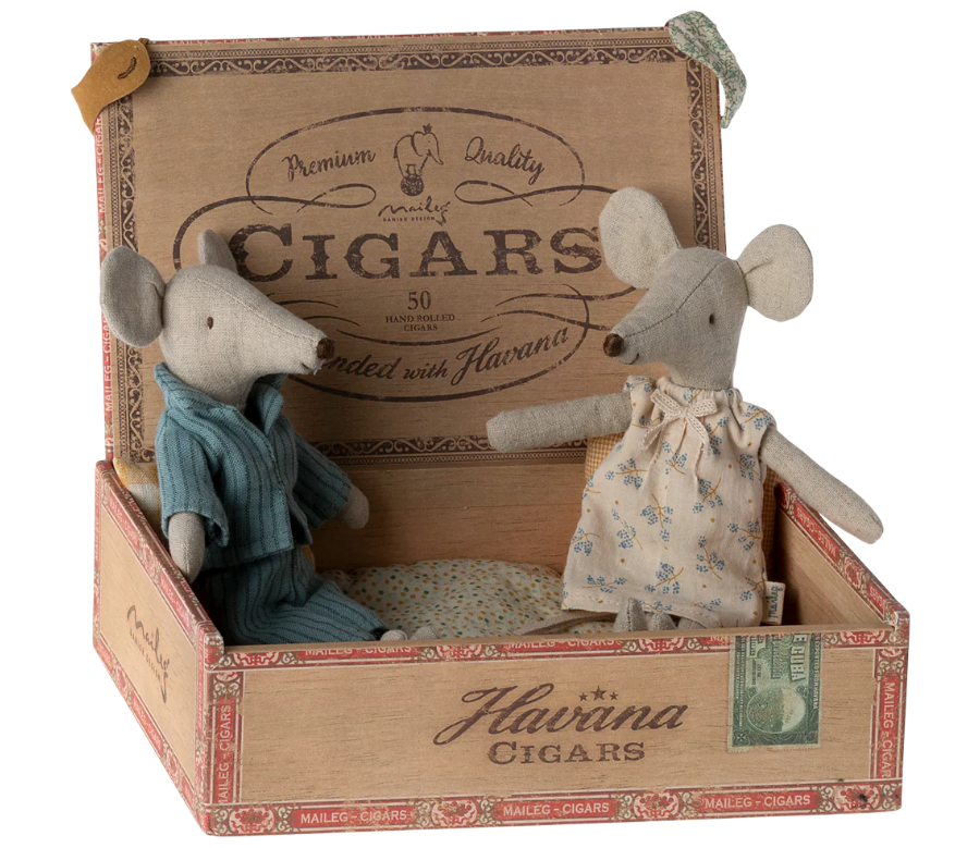 Maileg Mum and dad mice in cigarbox