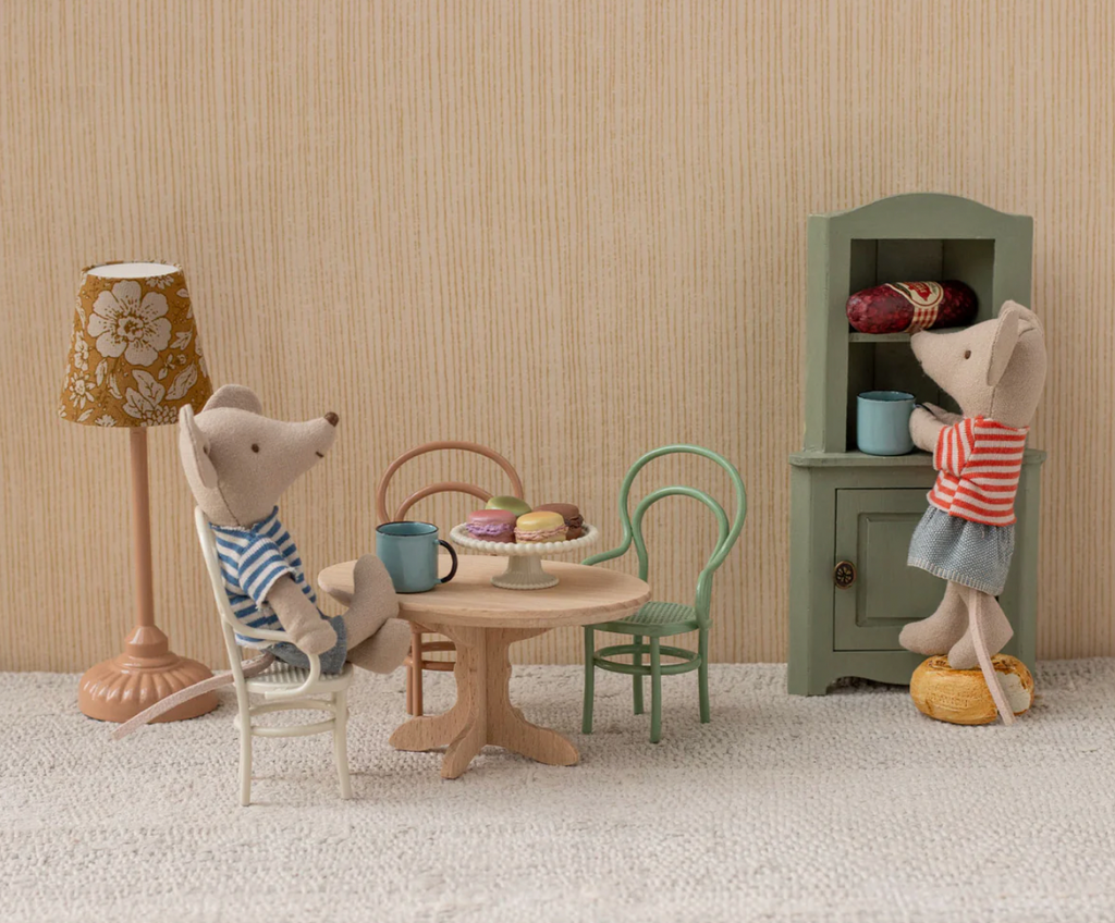 Maileg Oval Dining Table Mouse - Nature