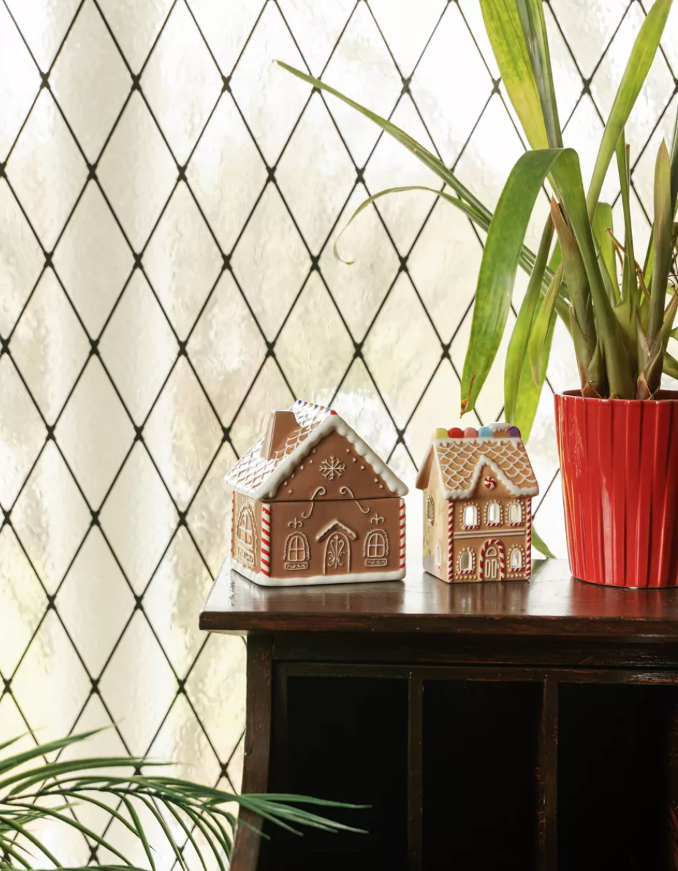 Paddywax Holiday Gingerbread House Candle