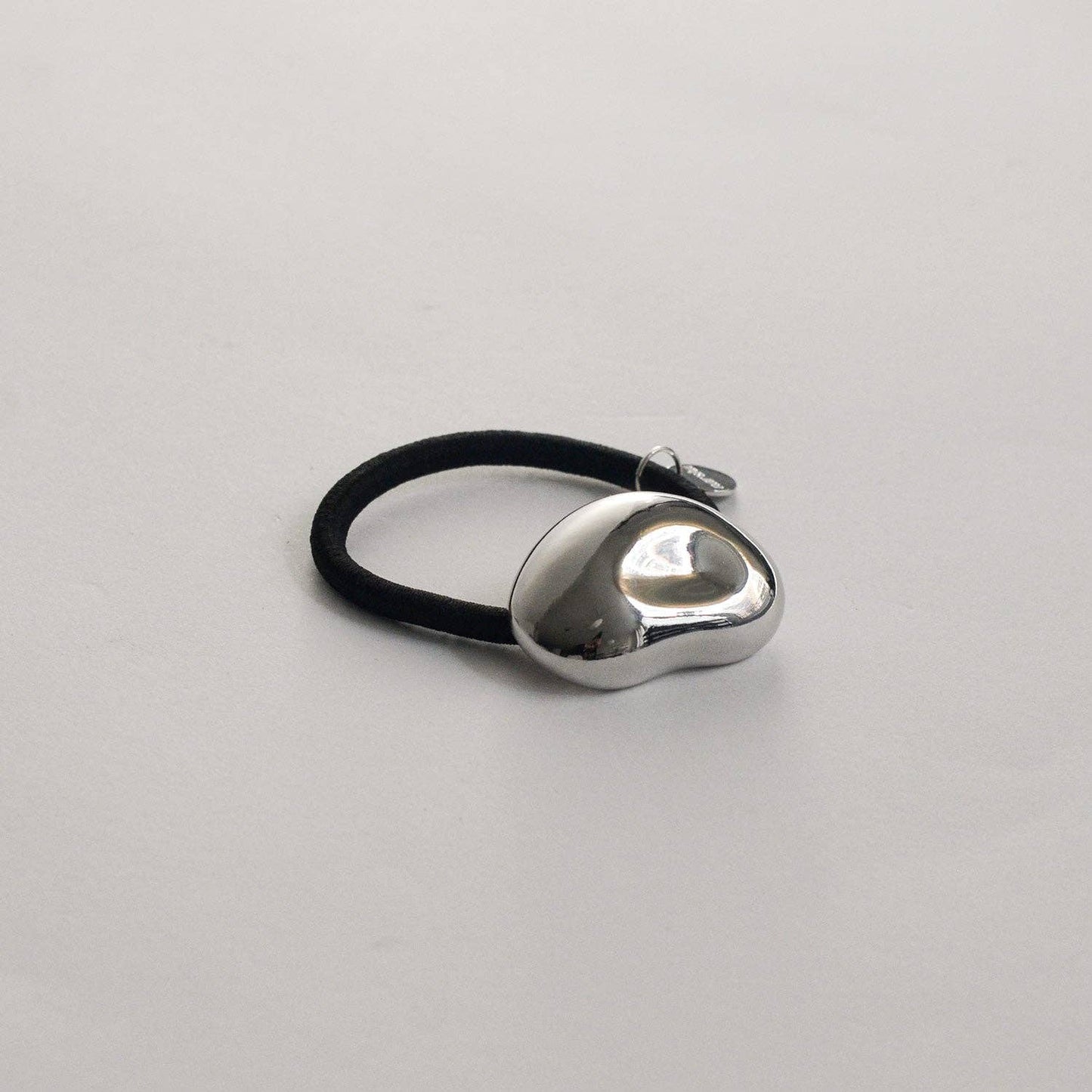 nar'sha - Pebble-Shaped Metal Cuff Hair Tie | Silver