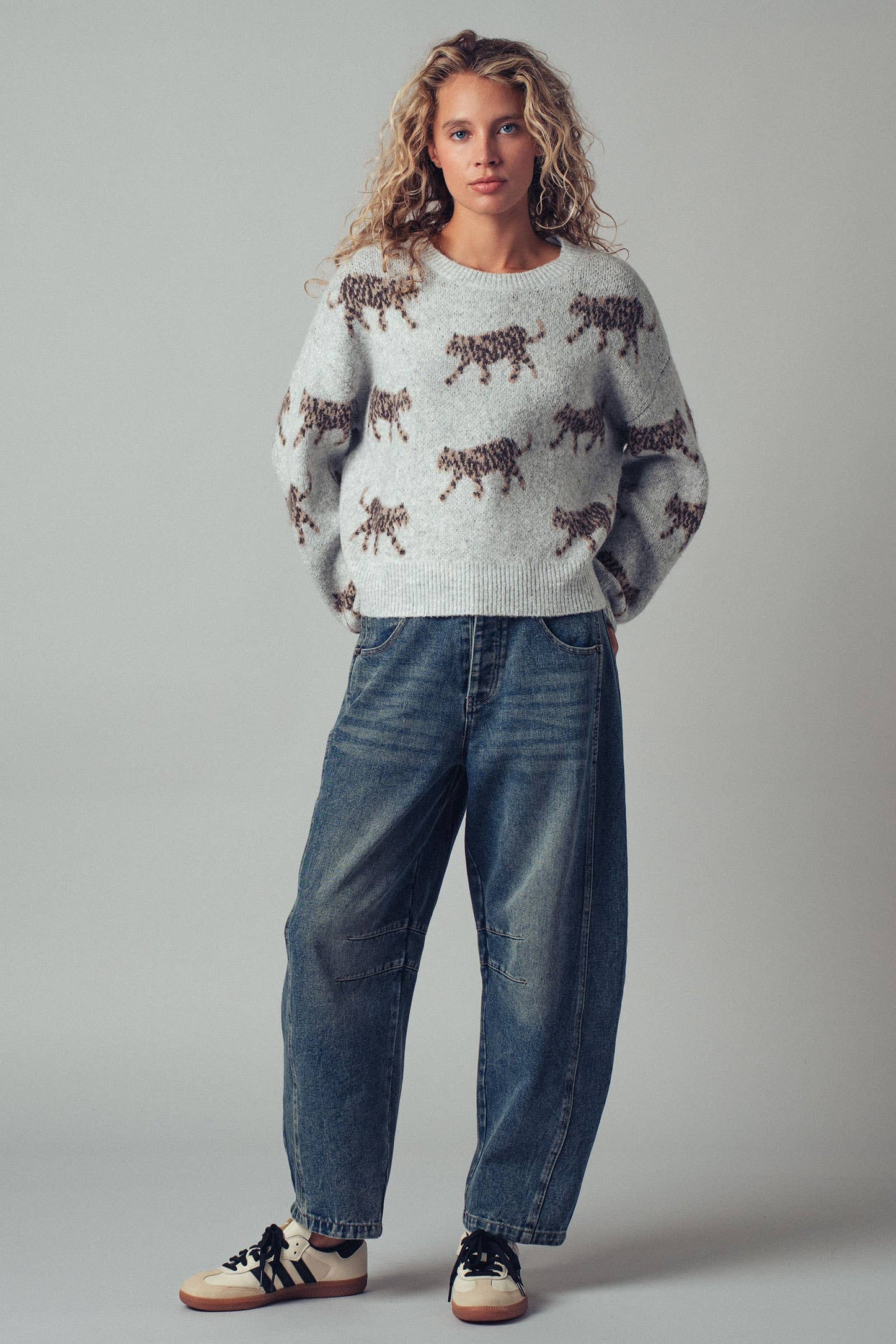 Urban Daizy - Playful Leopard Knit Crewneck Sweater