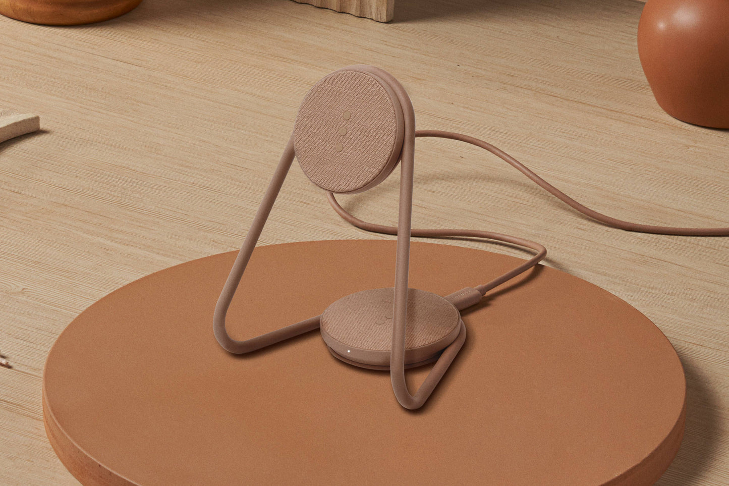 Courant - MAG:2 - Essentials Linen Wireless Charger Stand (Magnetic)