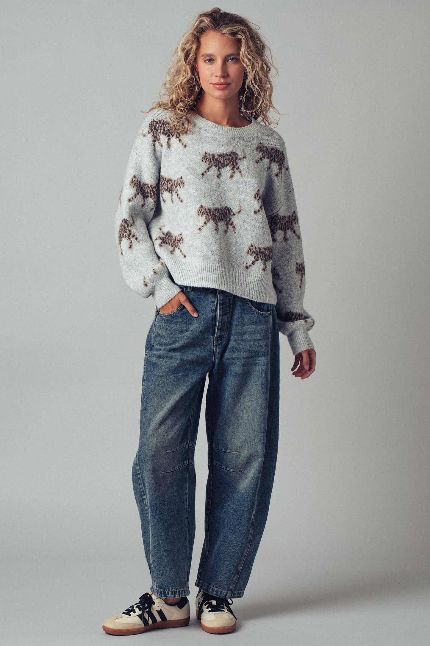 Urban Daizy - Playful Leopard Knit Crewneck Sweater