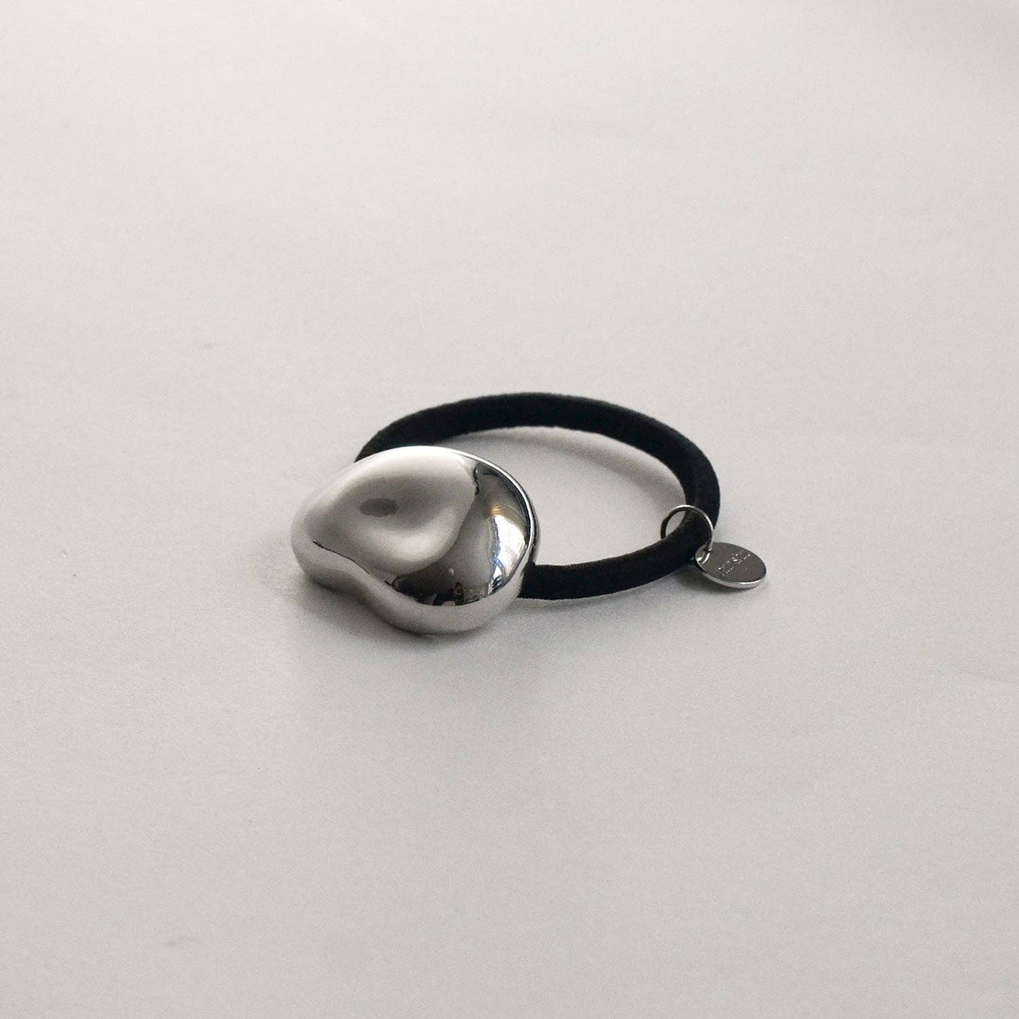 nar'sha - Pebble-Shaped Metal Cuff Hair Tie | Silver
