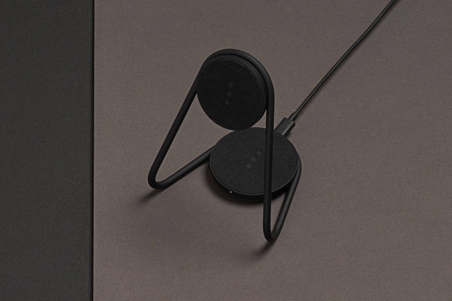 Courant - MAG:2 - Essentials Linen Wireless Charger Stand (Magnetic)